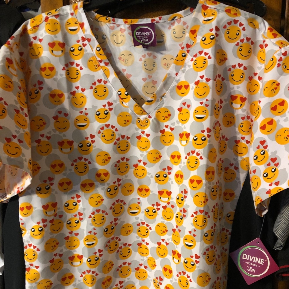 WOMEN'S SCRUBS- DARE TO SMILE>>>>